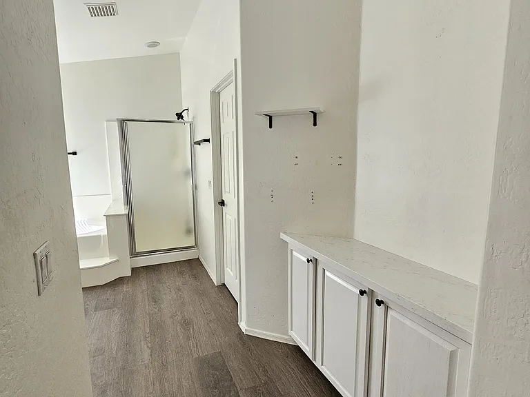 13335 W Lisbon Ln — Photo 10