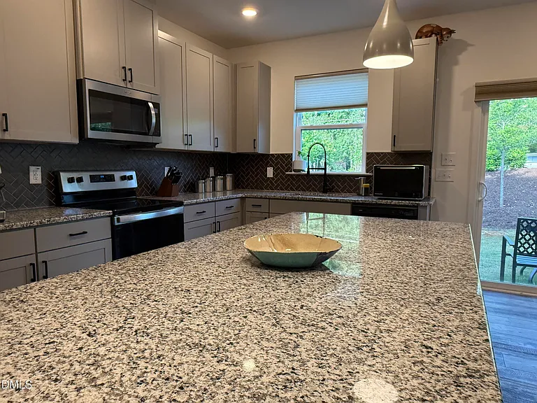 111 Golden Gate Ln — Photo 9
