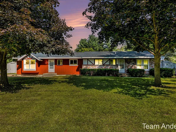 164-166 Lone Pine St NW, Sparta, MI 49345