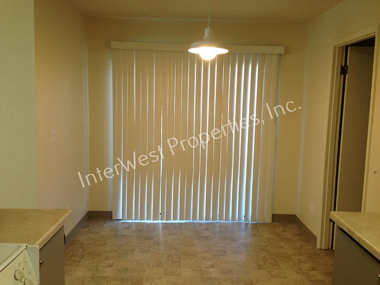 1040 W Powell Blvd — Photo 5