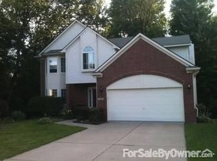 401 Salus Dr, Waterford, MI 48327