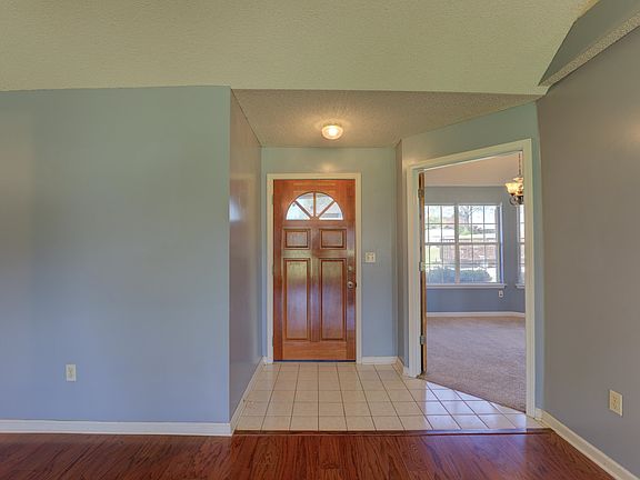 5th image of 75 Center Oak Dr