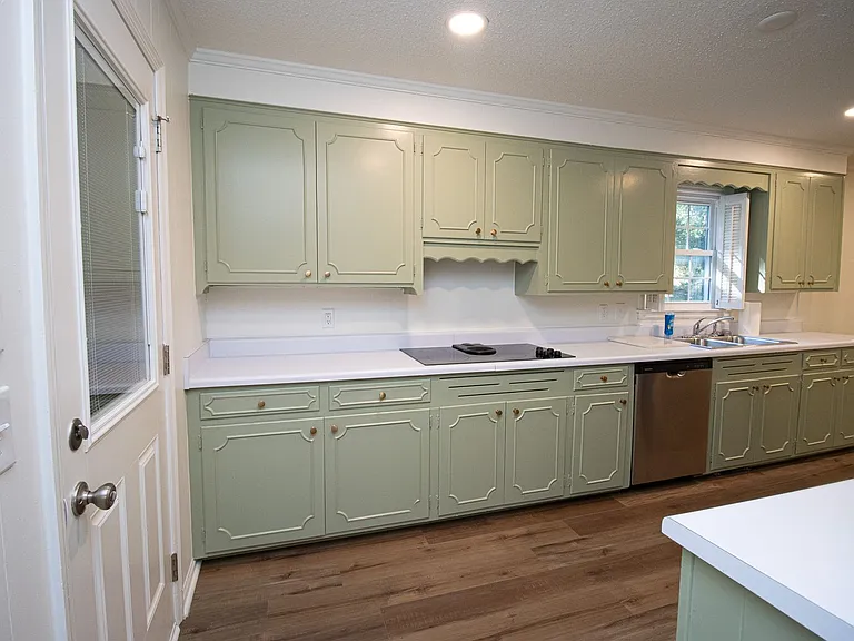 1110 Slann Dr — Photo 4