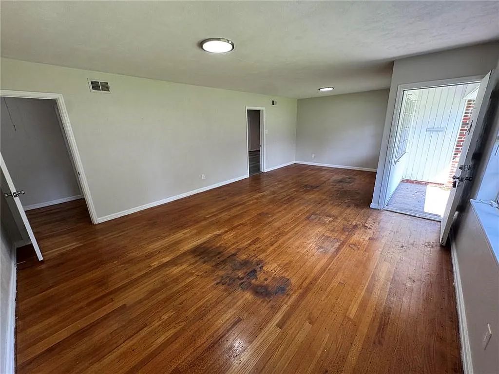 3 bed, 1.0 bath, 1485 sqft, $1,250 — Photo 4