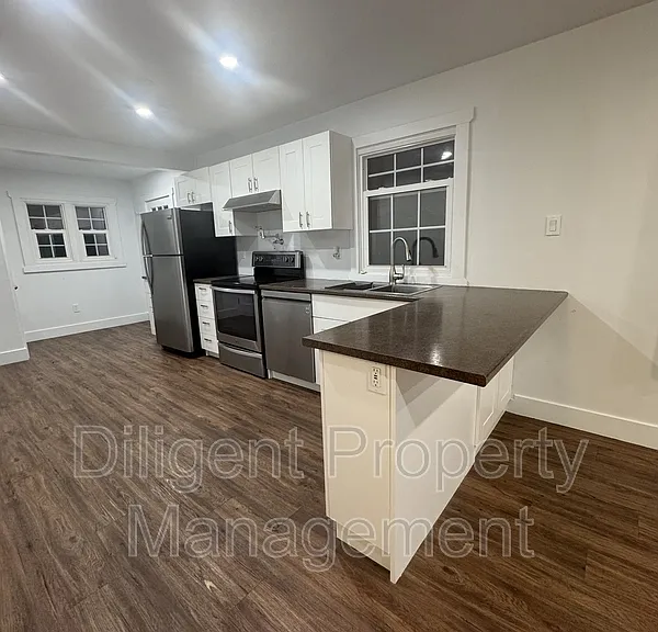 736 Stormont St #UPPER — Photo 4