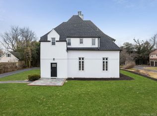 33 S Windsor Avenue, Brightwaters, NY 11718