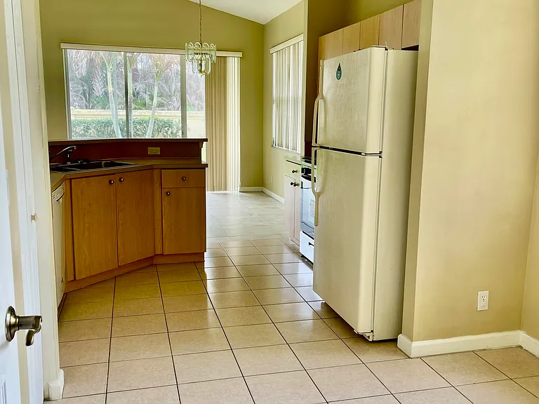 185 NW Willow Grove Ave — Photo 13