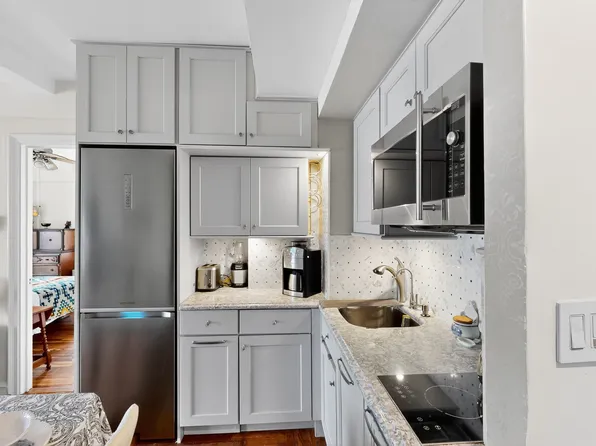 5 Tudor City Place image 4 of 9