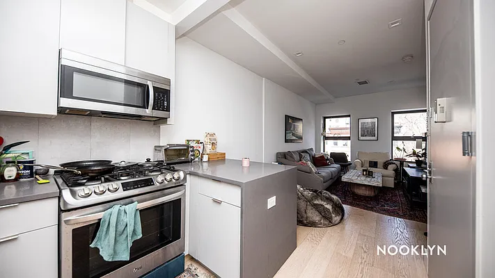 Rented by Nooklyn NYC LLC | media 17