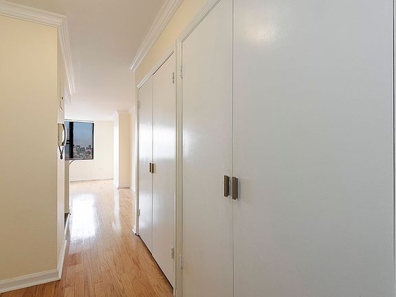 5th image of 222 W 14th St APT 10D
