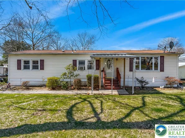 1 Woodsdale Ct, Bath, PA 18014