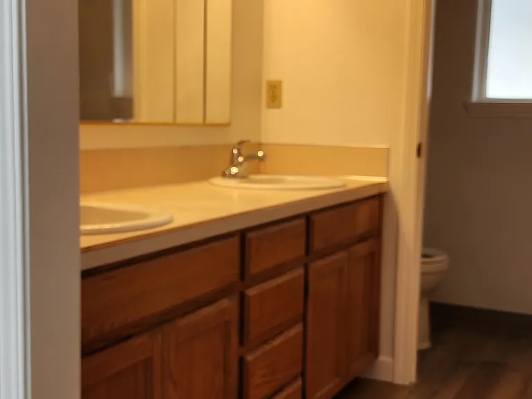 405 Cindy Ln — Photo 2