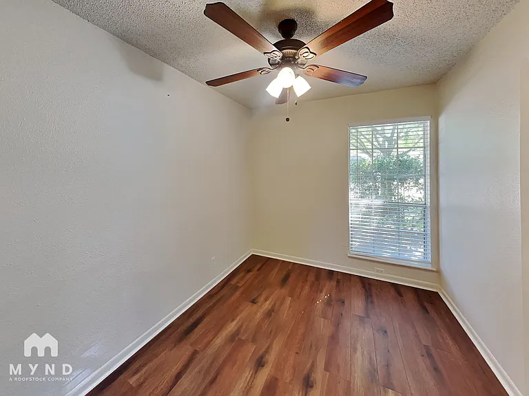5204 Regency Cv — Photo 12