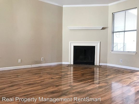 3rd image of 2206 Nueces St APT 214