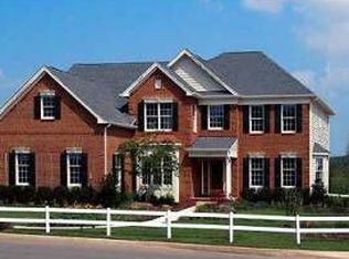 122 Tournament Dr E, Hawthorn Woods, IL 60047