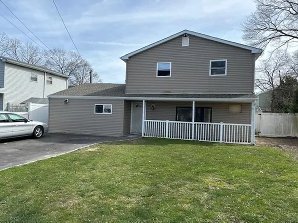 10 5th St, Ronkonkoma, NY 11779