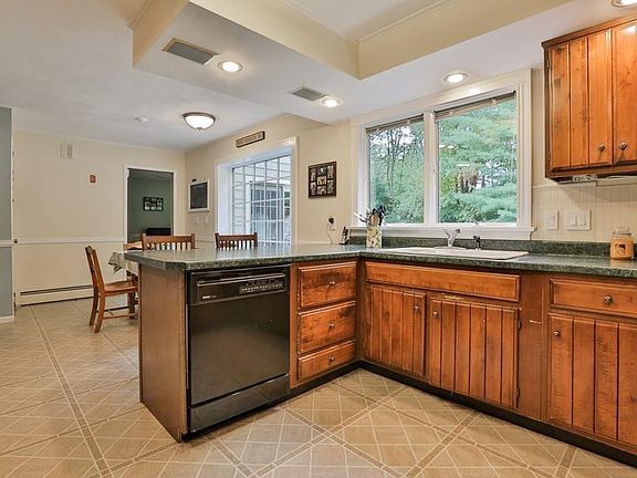 5th image of 23 Hilltop Cir
