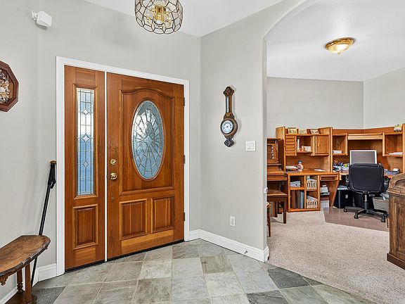 4th image of 584 Nokomis Drive
