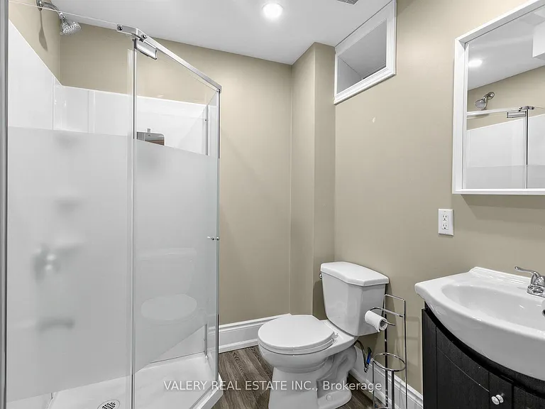 133 Meadowvale Dr #LOWER — Photo 14