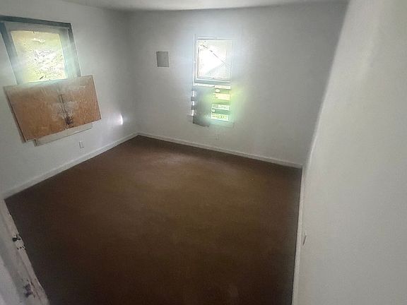 5th image of 108 W Pine St