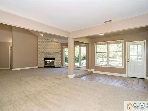 3rd image of 4 Wright Pl