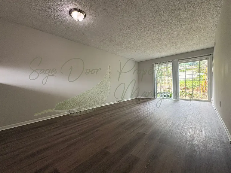 11513 Richmond Ave — Photo 6