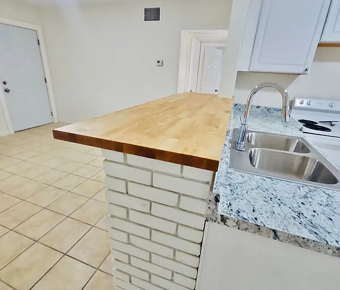 609 Avenue G SE — Photo 9