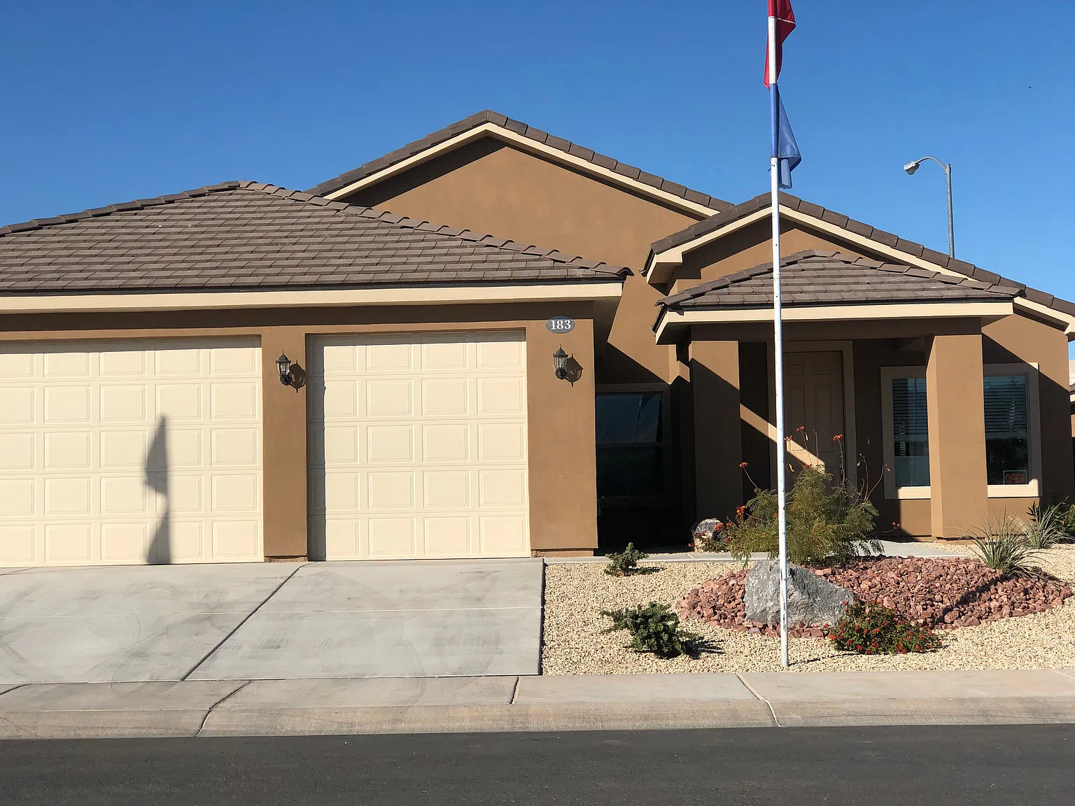 3 bed, 1844 sqft, $1,985 — Photo 2