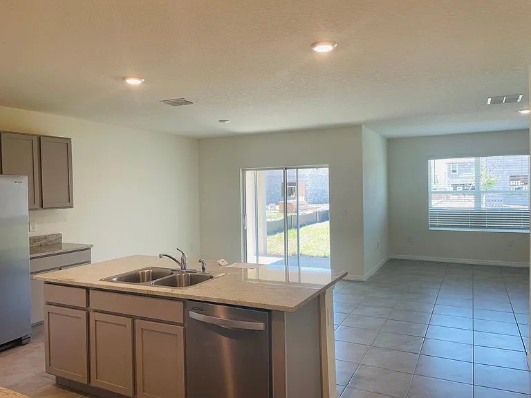 5503 Hollingworth Trl — Photo 4
