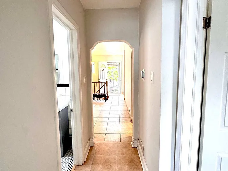 32 Belgravia Ave #MAIN — Photo 5