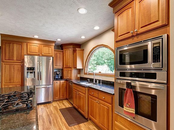 5th image of 10090 Weathersfield Dr