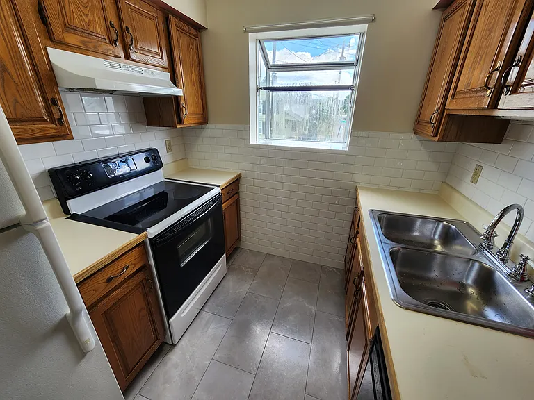 27 Valley St #A — Photo 3