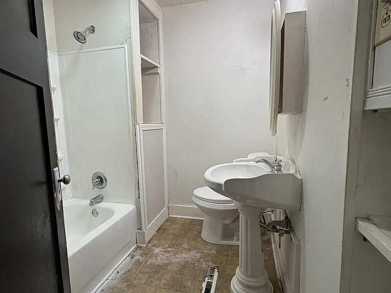 243 Kenwood Ave — Photo 5