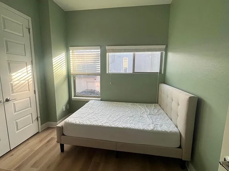 3464 E 31st Ave — Photo 3