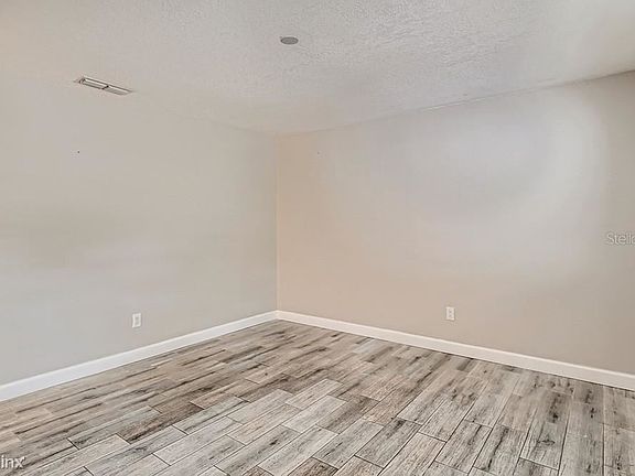 5th image of 2831 Grove Dr