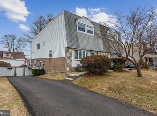 825 Foster St, Philadelphia, PA 19116