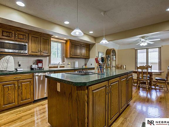 5th image of 828 S 113th Avenue Cir