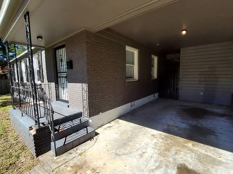 3994 Oak Cliff Rd — Photo 2