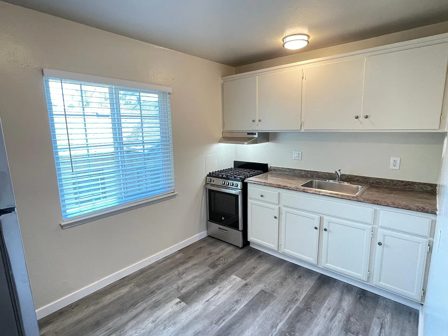 1 bed, 700 sqft, $2,385 — Photo 3