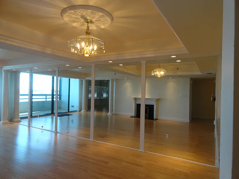 Dining Room Tray Ceiling
Mirrored wall