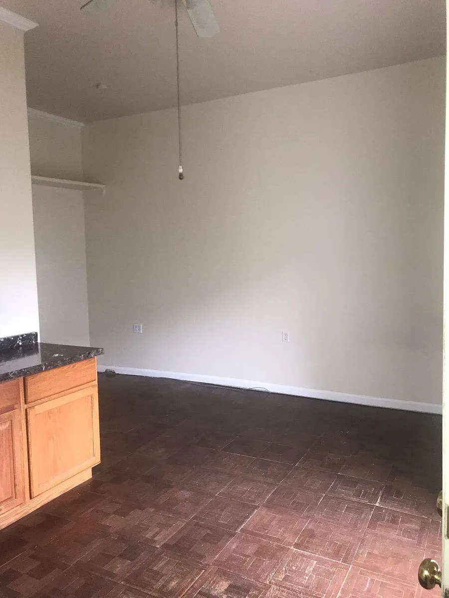 Building Photo - 511 W 1st Ave #C