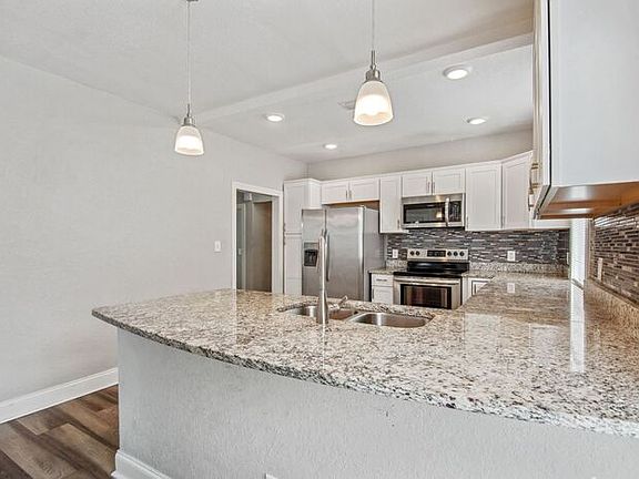 4th image of 6605 N Elizabeth St
