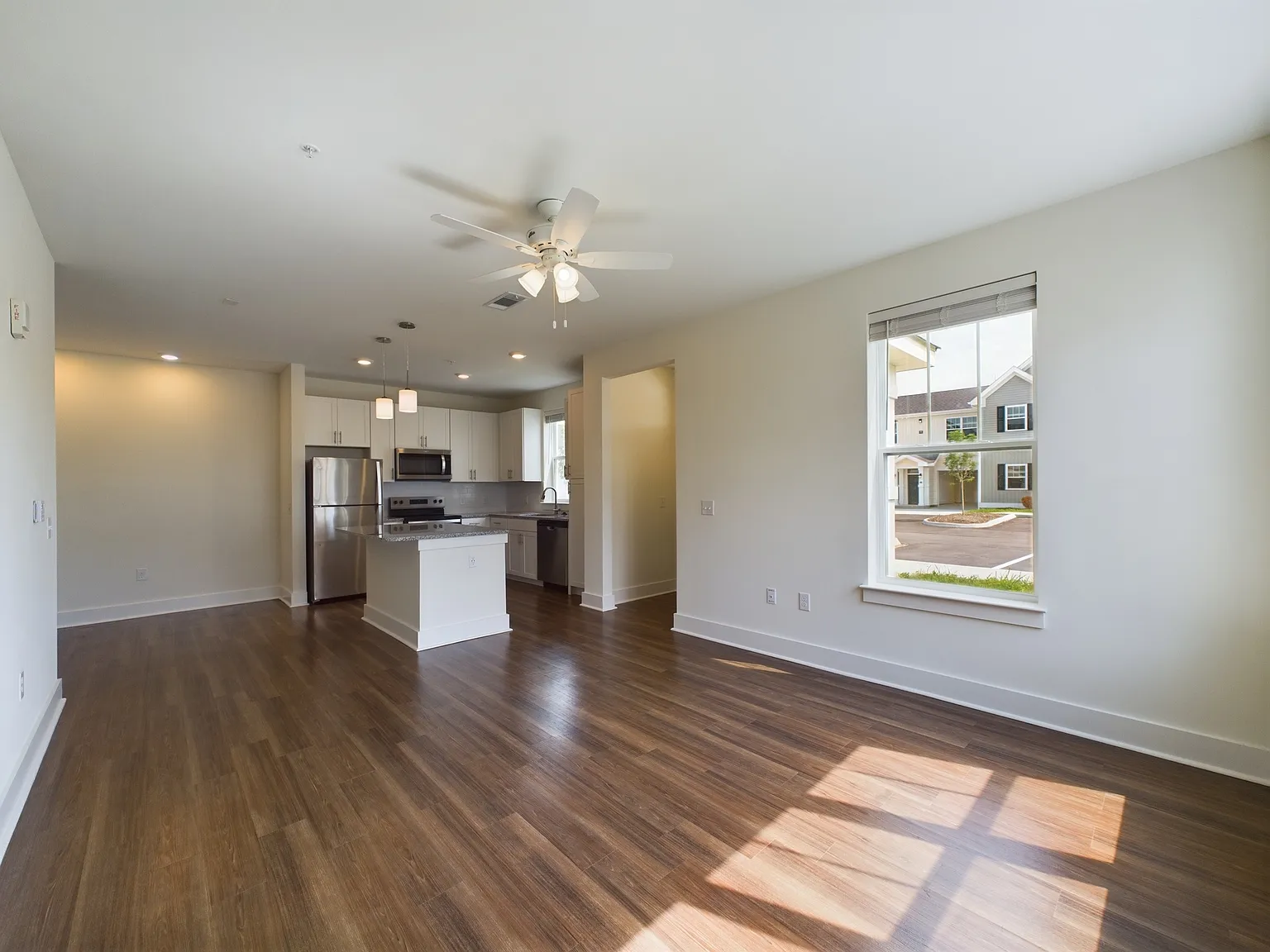 1 bed, 874 sqft, $1,959 — Photo 1
