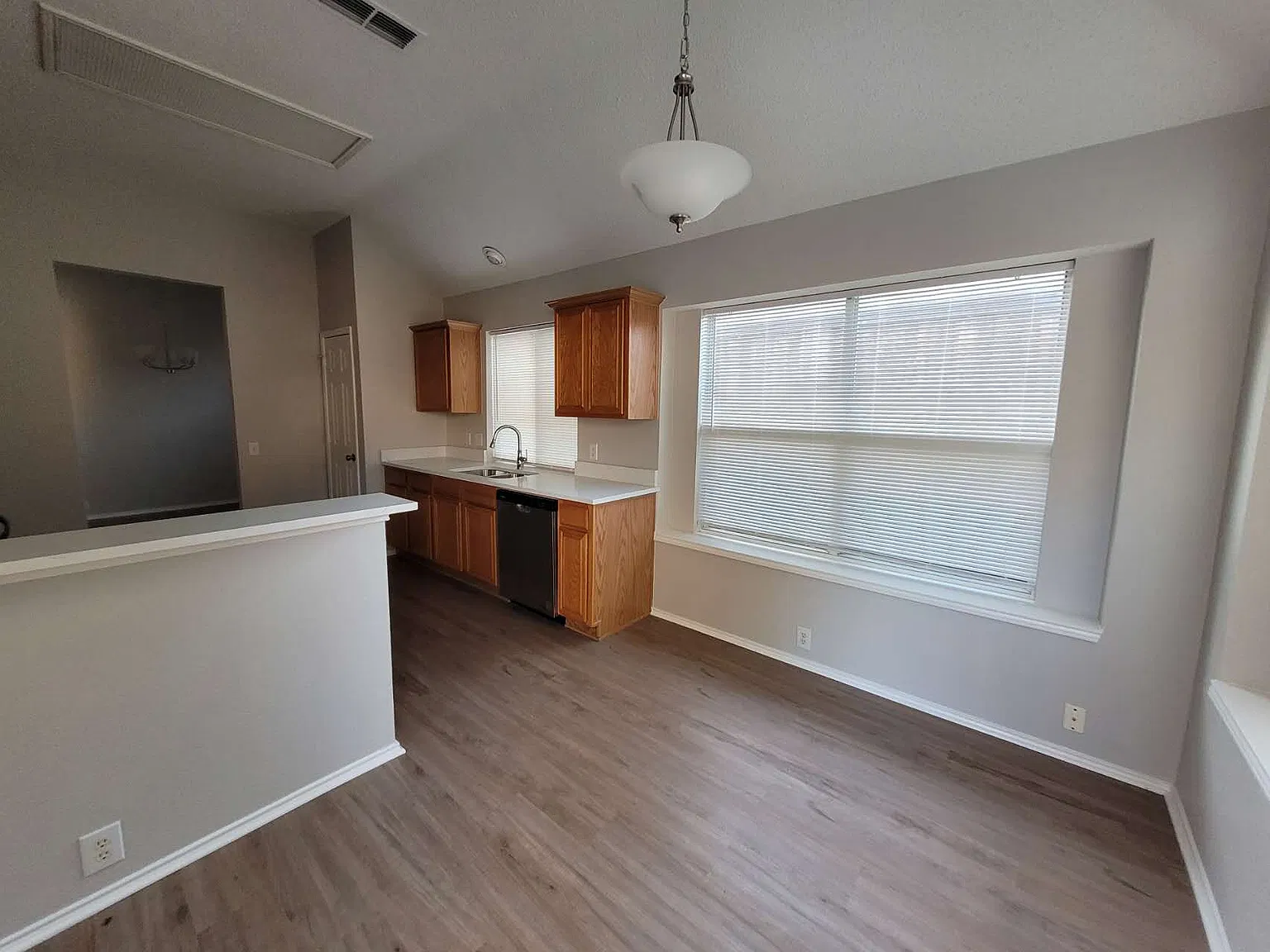 3 bed, 1713 sqft, $2,295 — Photo 4