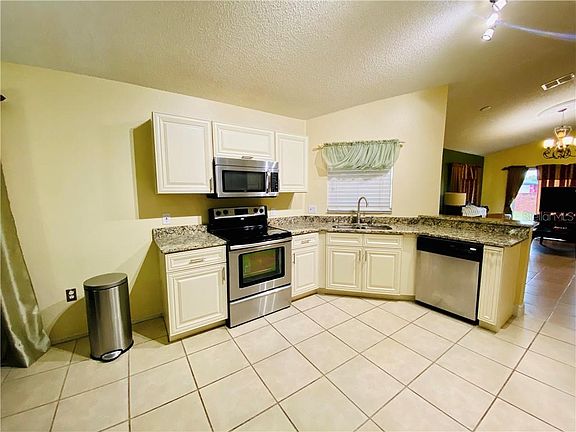 4th image of 2105 Jessa Dr