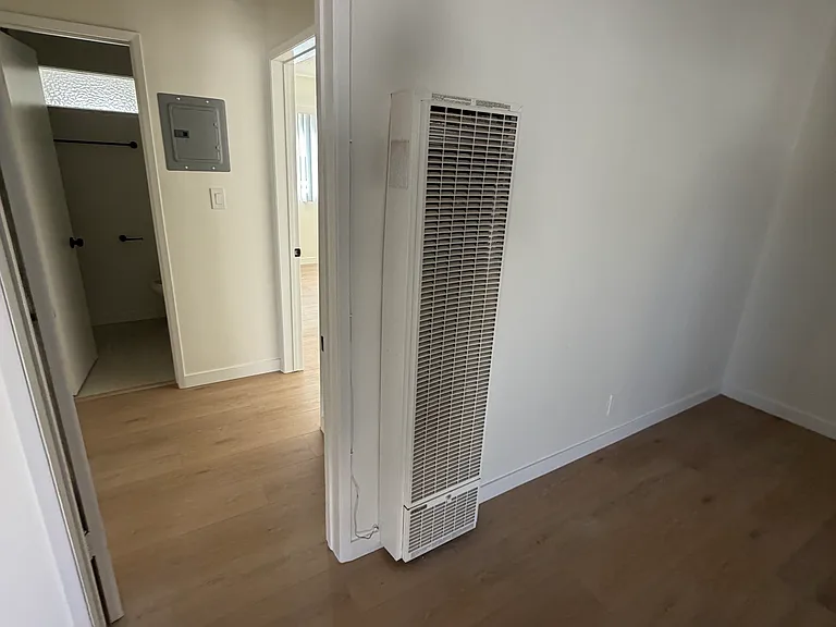 2733 Montrose Ave #7 — Photo 6