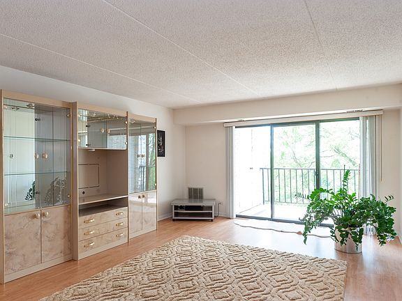 3rd image of 350 Plum Creek Dr APT 305