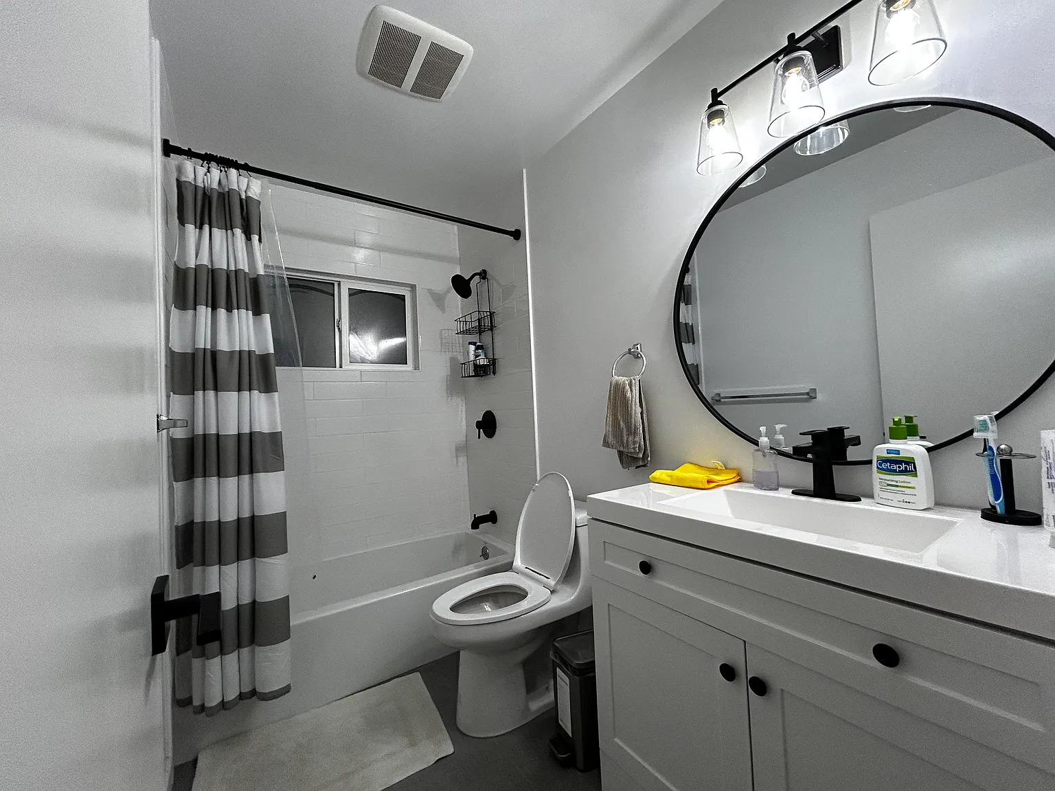 3 bed, 1000 sqft, $1,200 — Photo 3