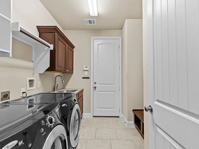 3704 Ashbury Rd — Photo 32