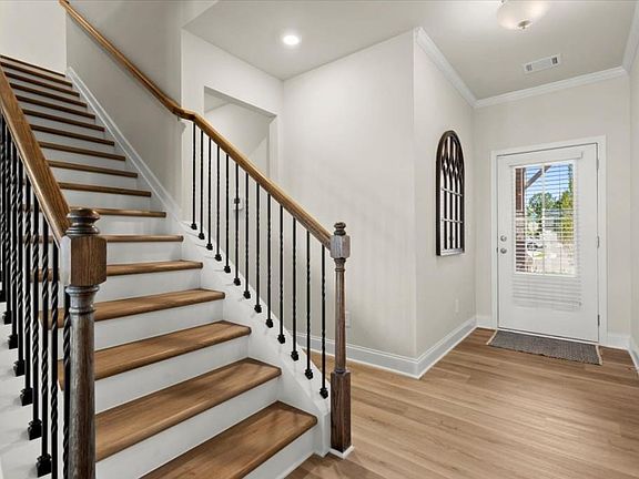 4th image of 821 Leraes Way